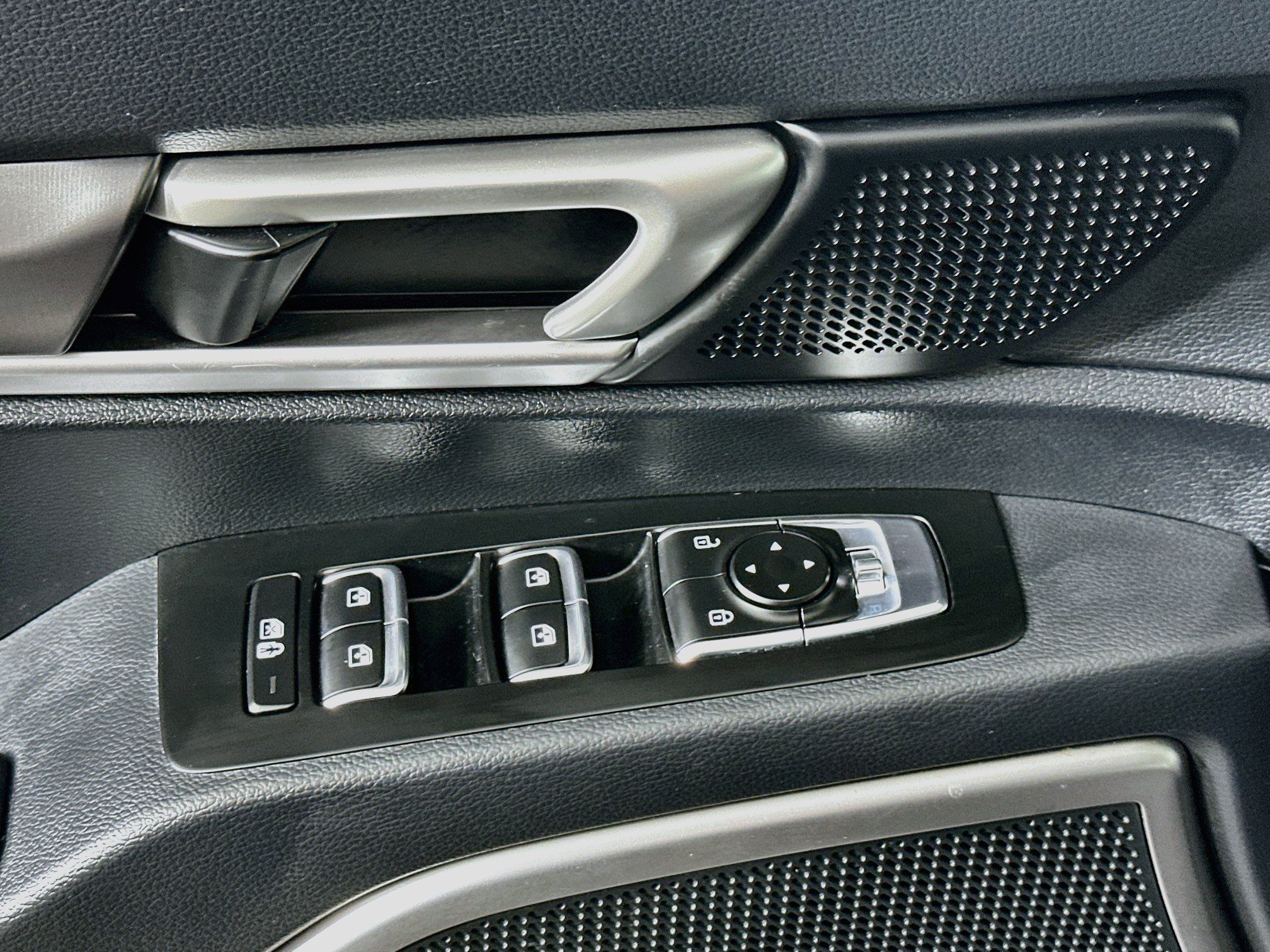 Used 2025 Kia Telluride S FWD image 15