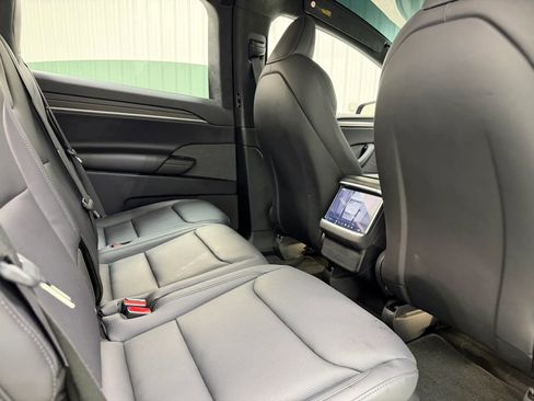 Used 2024 Tesla Model X AWD/4WD image 18