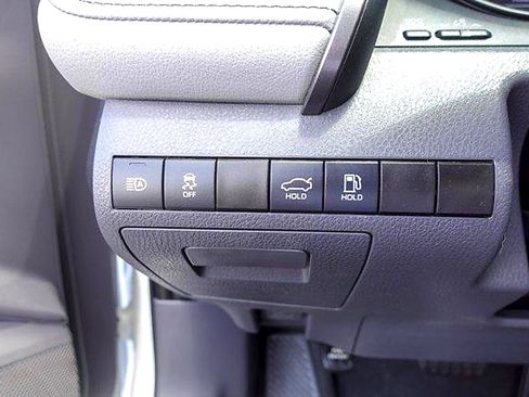 Used 2022 Toyota Camry SE FWD image 12