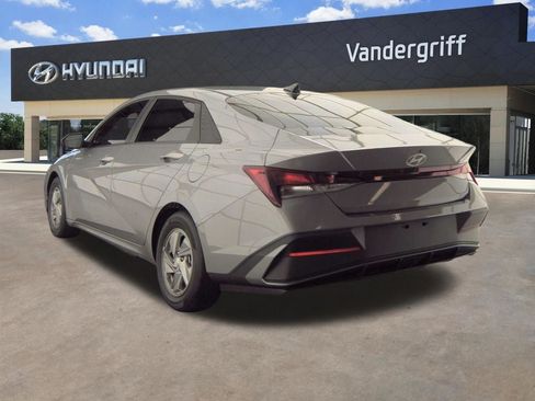Used 2025 Hyundai Elantra SE FWD image 8
