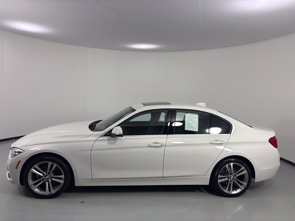 Used 2018 BMW 330i xDrive Sedan w/ Convenience Package AWD/4WD image 4