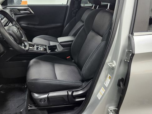 Used 2022 Mitsubishi Outlander ES image 21