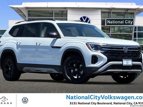 New 2025 Volkswagen Atlas Peak Edition SE image 1