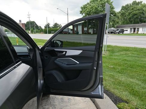 Used 2025 Acura MDX SH-AWD image 18