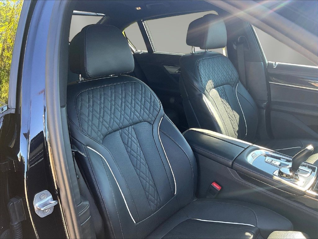 Used 2019 BMW 750i xDrive w/ Executive Package AWD/4WD image 29