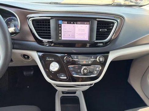 Used 2023 Chrysler Voyager LX FWD image 20