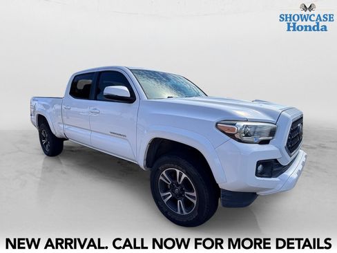 Used 2018 Toyota Tacoma TRD Sport w/ Technology Package RWD image 6