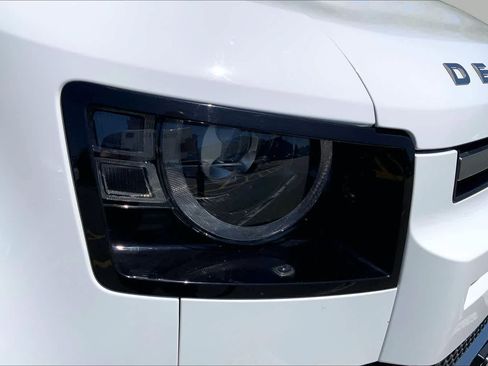 Used 2023 Land Rover Defender 110 SE AWD/4WD image 28