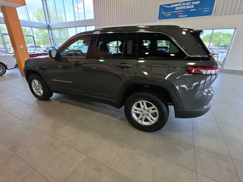 Used 2023 Jeep Grand Cherokee Laredo w/ Luxury Tech Group I AWD/4WD image 16