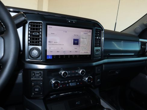 New 2026 Ford F250 Lariat w/ Black Appearance Package AWD/4WD image 27