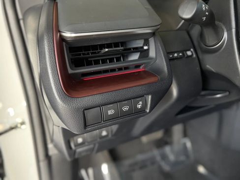 Used 2024 Toyota Prius Prime FWD image 26