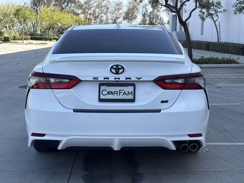 Used 2021 Toyota Camry SE w/ Carpet Mat Package (TMS) FWD image 4