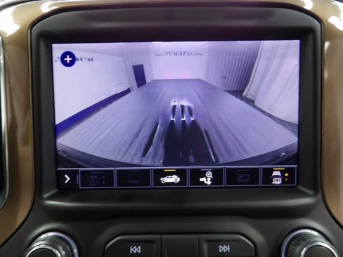 Used 2021 Chevrolet Silverado 1500 High Country w/ Technology Package image 32