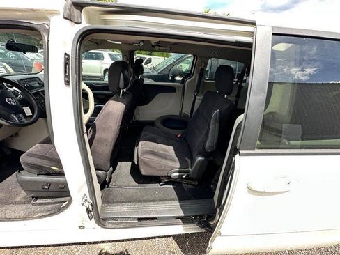 Used 2011 Dodge Grand Caravan Mainstreet w/ PWR Convenience Group FWD image 24