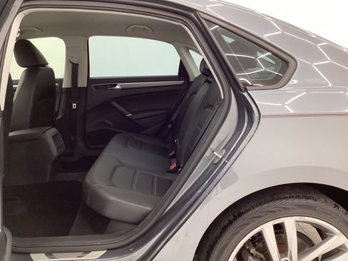 Used 2018 Volkswagen Passat 2.0T R-Line FWD image 20