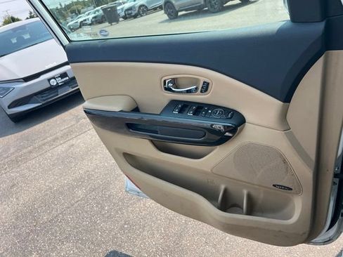 Used 2016 Kia Sedona SX FWD image 14