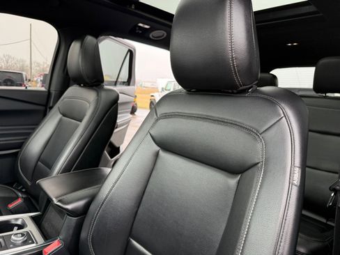 Used 2020 Ford Explorer XLT w/ Equipment Group 202A image 29