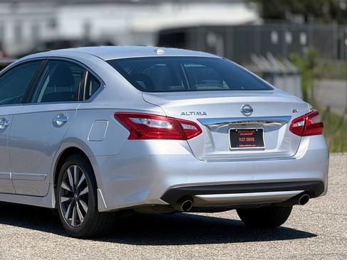 Used 2017 Nissan Altima 2.5 SV image 16