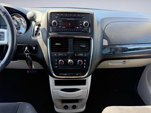 Used 2014 Dodge Grand Caravan American Value Package w/ UConnect Hands-Free Group FWD image 17