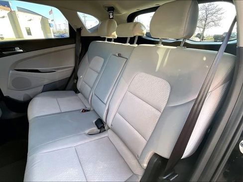 Used 2018 Hyundai Tucson SE image 25