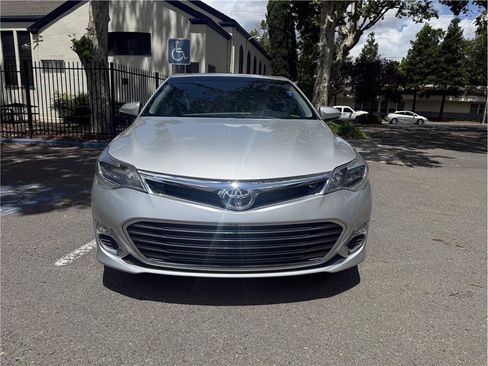 Used 2014 Toyota Avalon XLE Premium w/ Preferred Accessory Package FWD image 2