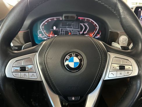 Used 2022 BMW 740i w/ Premium Package RWD image 23
