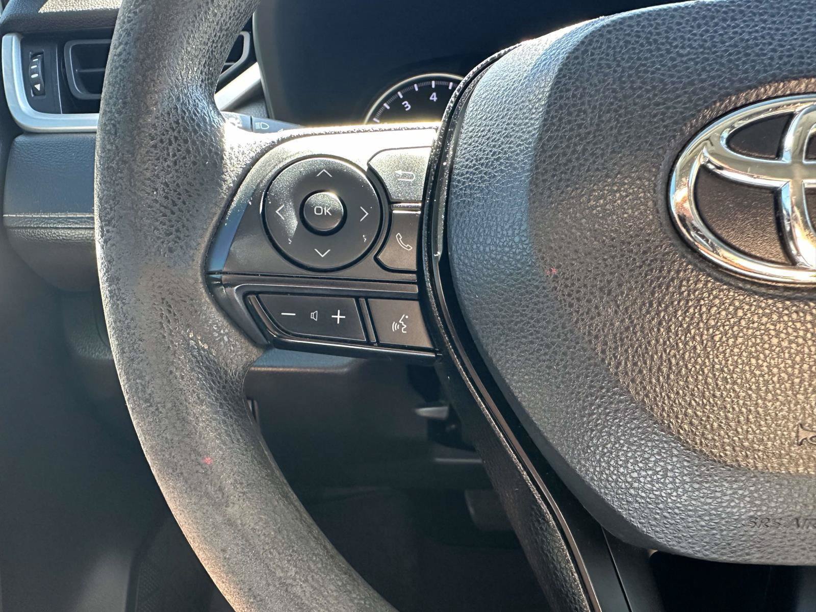 Used 2022 Toyota RAV4 XLE FWD image 12
