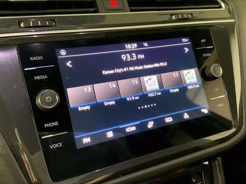 Used 2024 Volkswagen Tiguan SE FWD image 6