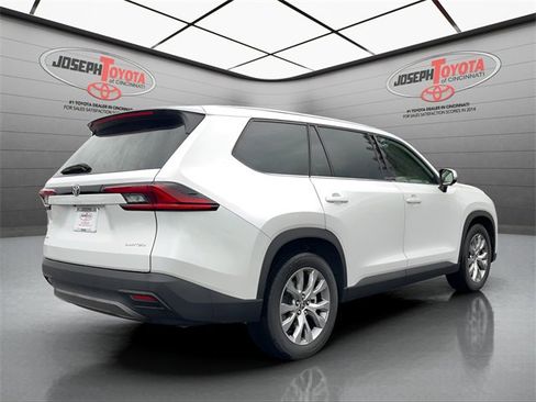 Certified 2025 Toyota Grand Highlander AWD image 13