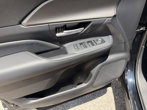 Used 2025 Toyota Grand Highlander FWD image 18