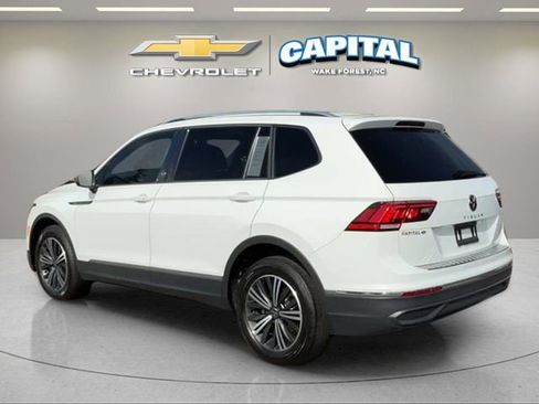 Used 2024 Volkswagen Tiguan SE FWD image 3