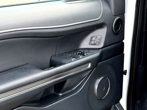 Certified 2022 Ford Expedition Max XLT image 9