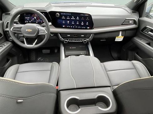 New 2025 Chevrolet Suburban Premier image 24