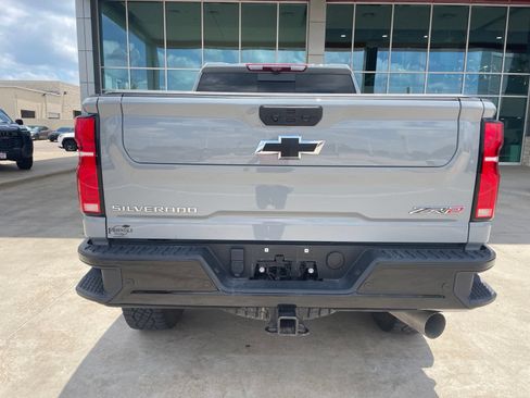 Used 2024 Chevrolet Silverado 2500 ZR2 w/ Technology Package AWD/4WD image 14