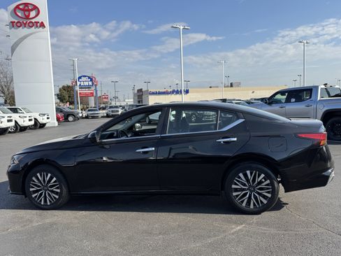 Used 2023 Nissan Altima 2.5 SV w/ SV Premium Package image 12