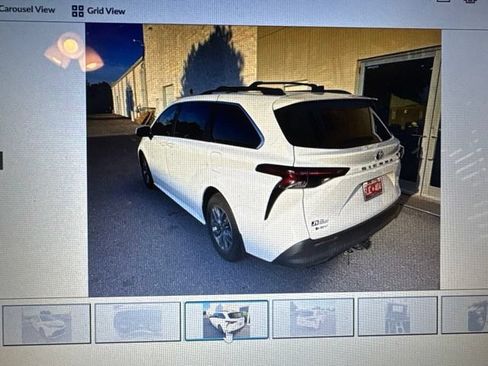 Used 2025 Toyota Sienna LE FWD image 5