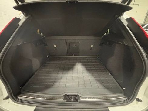 Used 2022 Volvo XC40 T5 Inscription w/ Climate Package image 19