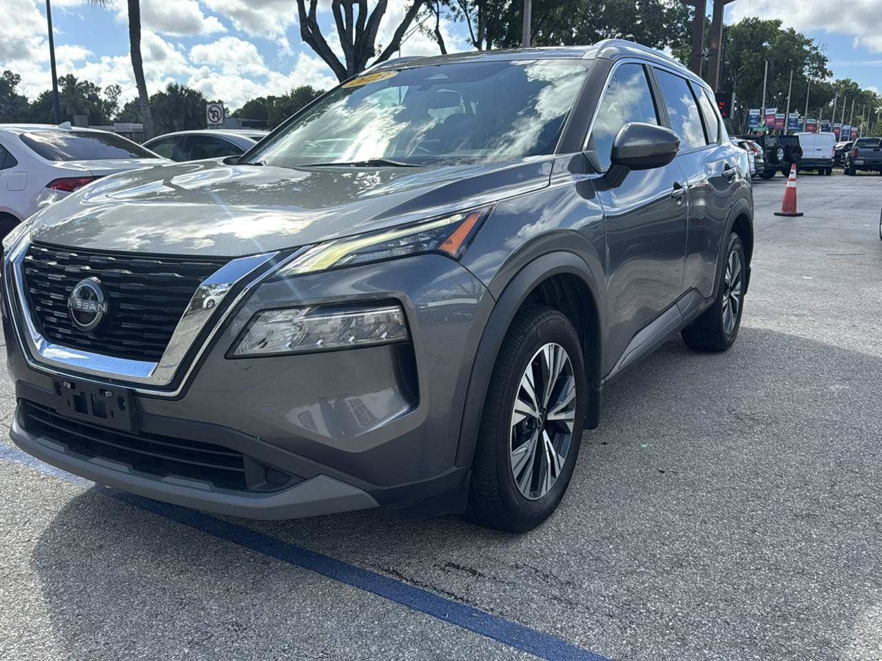 Used 2023 Nissan Rogue SV w/ SV Premium Package AWD/4WD image 2