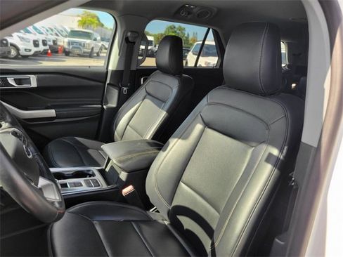 Certified 2020 Ford Explorer XLT w/ Equipment Group 202A image 18