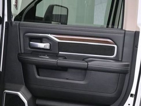 Used 2024 RAM 2500 Laramie AWD/4WD image 11