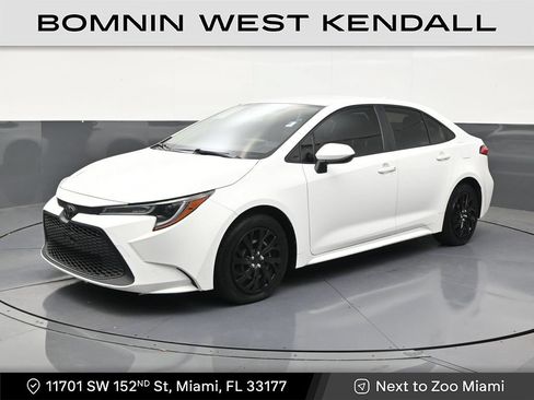 Used 2021 Toyota Corolla LE FWD image 1