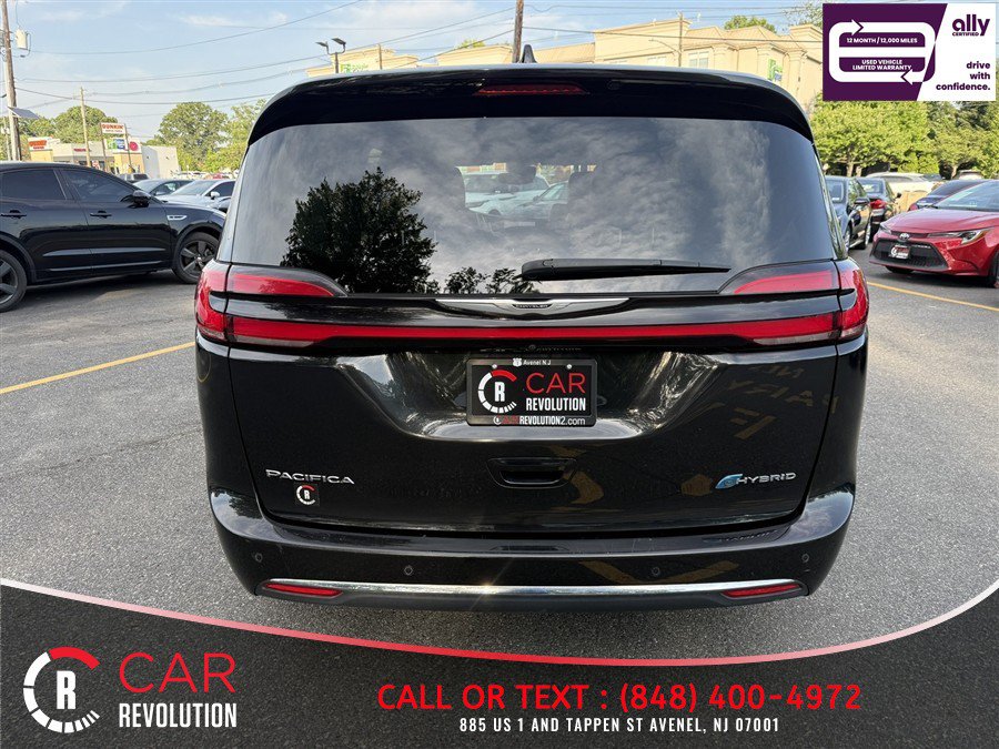 Used 2024 Chrysler Pacifica Limited FWD image 5