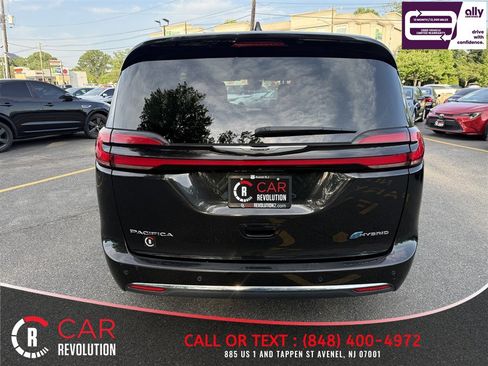 Used 2024 Chrysler Pacifica Limited FWD image 5
