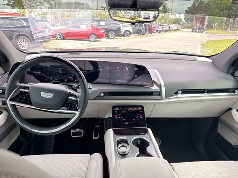 New 2026 Cadillac Vistiq Luxury AWD/4WD image 16