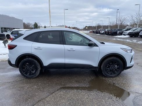 Used 2025 Ford Escape Active image 2