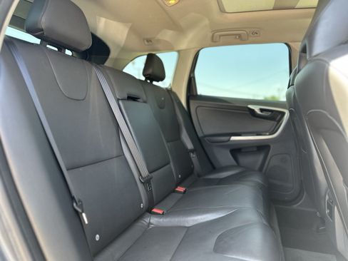 Used 2016 Volvo XC60 T5 Premier w/ Proximity Package FWD image 16