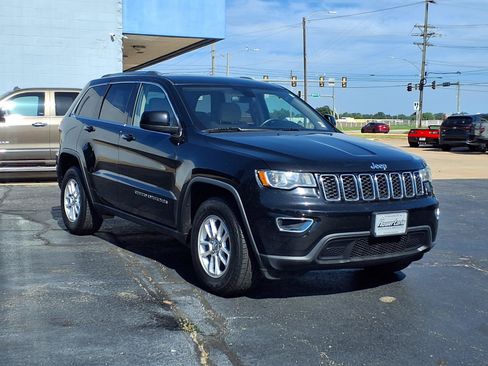 Used 2019 Jeep Grand Cherokee Laredo RWD image 1