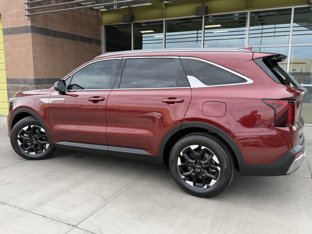 Used 2024 Kia Sorento S FWD image 5