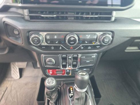 Used 2024 Jeep Wrangler Unlimited Sport AWD/4WD image 26