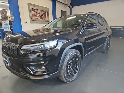 Used 2023 Jeep Cherokee Altitude Lux image 1